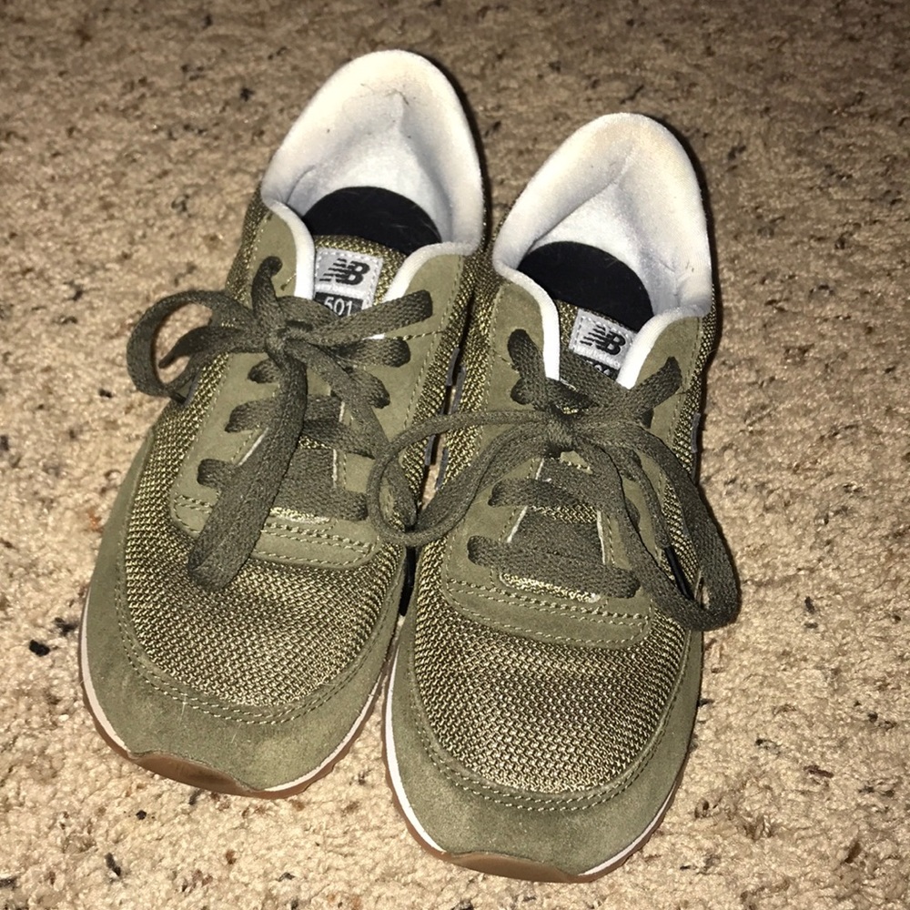 size 6 olive green new balance shoes